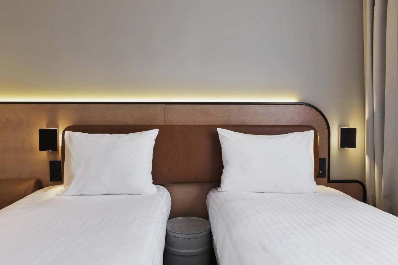 Moxy Paris Bastille Hotel Bagian luar foto